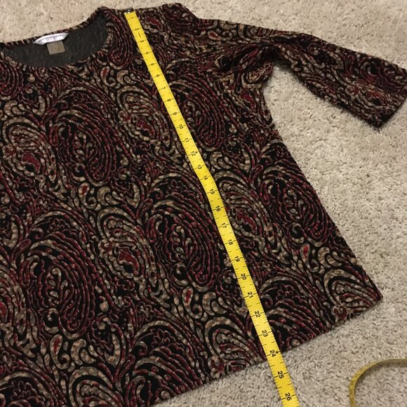 Festive Paisley Raised Texture Top - Picture 15 of 16